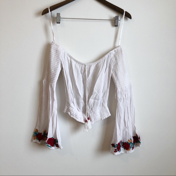 BAND OF GYPSIES Flare Sleeve Embroidered Crop Top - Picture 2 of 15